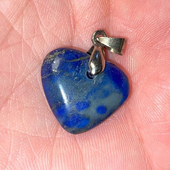 Blue Lapis Heart Pendant set in Sterling Silver - Picture 5 of 8